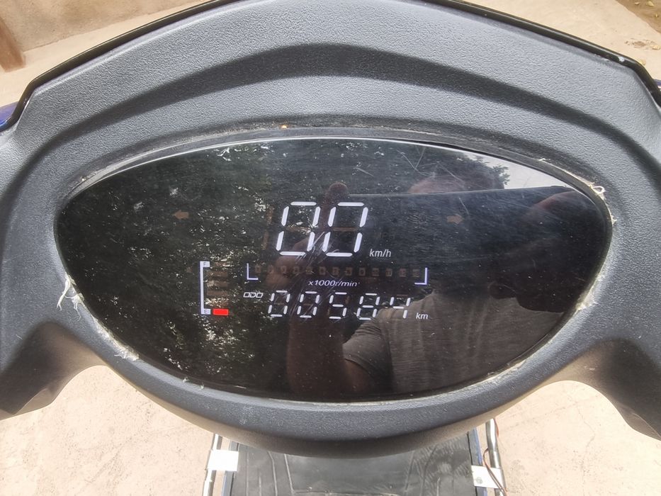 Skutr sotiladi.xolati yangi .qurulishga pul kerak.srochniy sotiladi.