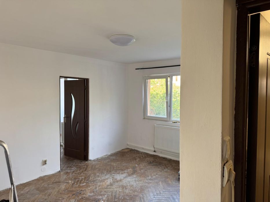Chirie apartament inemobilat n solidarității cu balconul inchis