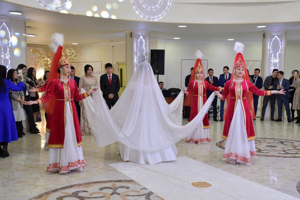 2х Язычный  Ведущий  Асаба Шоумен 50тыс