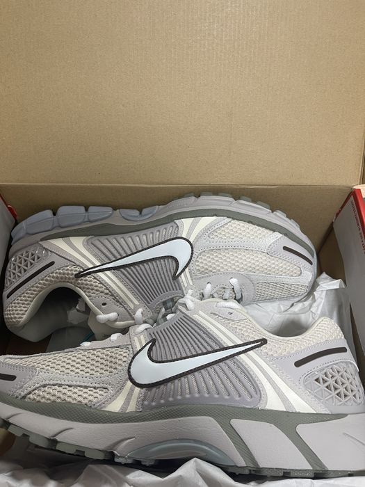 Кроссовки Vomero 5