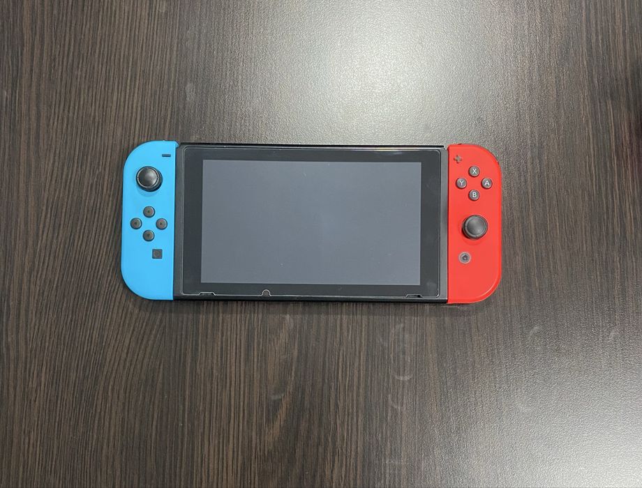 Nintendo Switch complet + multe accesorii, perfect functionale