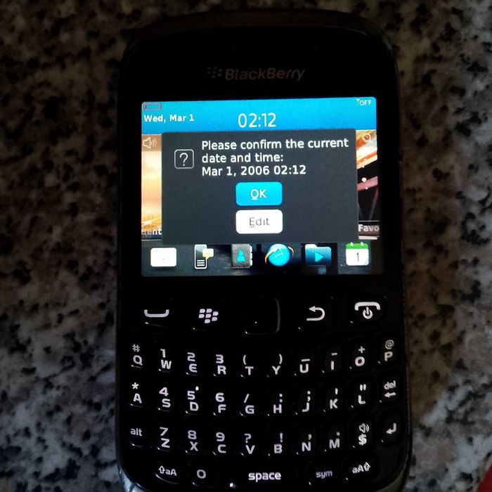 BlackBerry Curve 9320