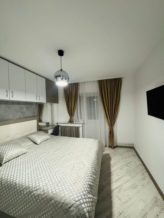 Proprietar - Apartament 3 camere decomandate (2 bai), Frumoasa