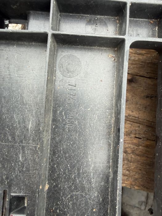 Решетка Suzuki Swift