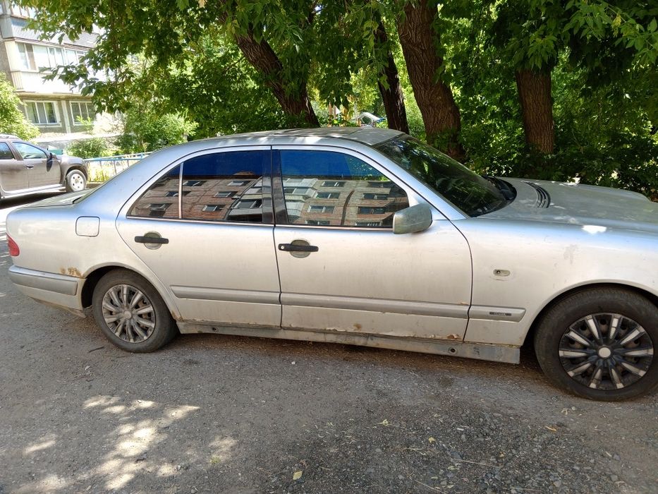 Мерседес 210(Лупатик).