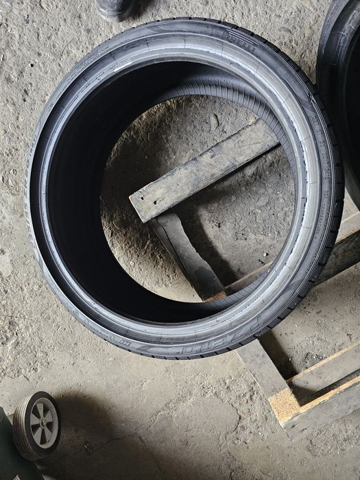2 anvelope vara 235 35 20 Pirelli Pzero