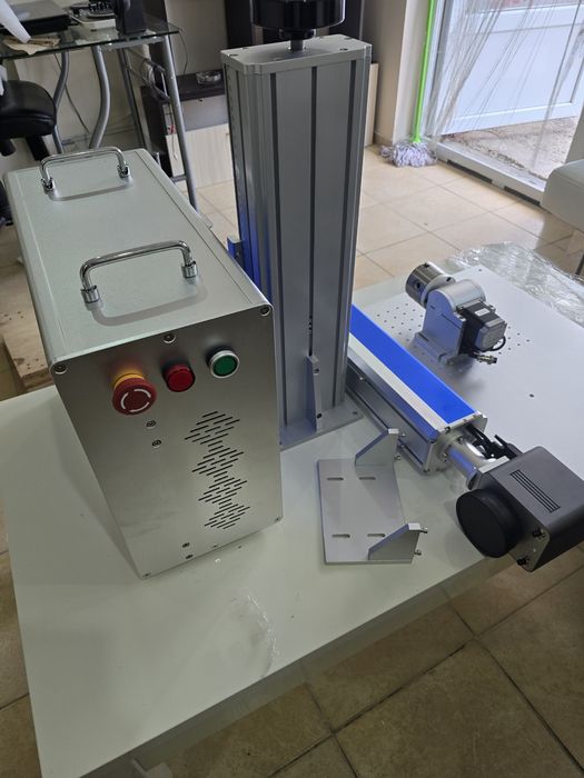 Лазерна машина за гравиране fiber laser 30w