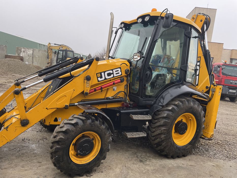 Inchiriere autobasculanta/buldoexcavator