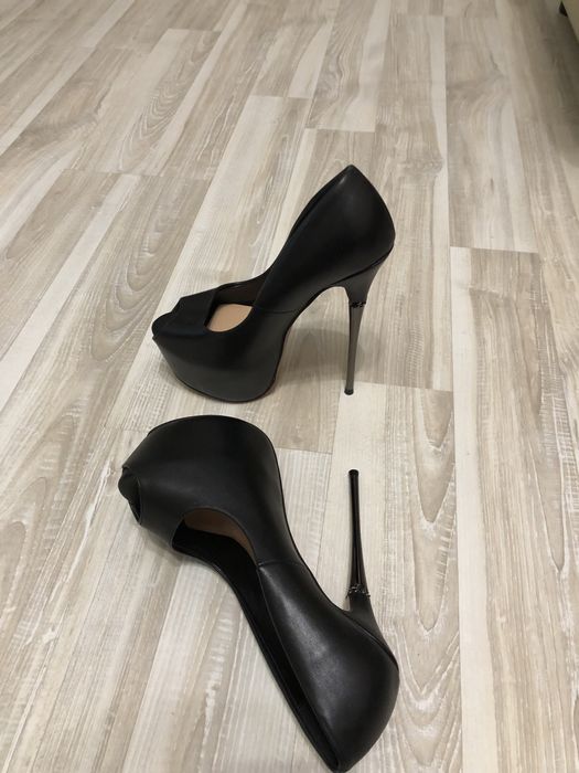 Туфли на высоком каблуке