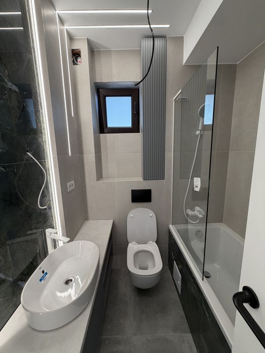 Apartamentul cu 3 camere , 2 băi si 3 terase + 2 locuri parcare si view direct spre portul turistic Mangalia