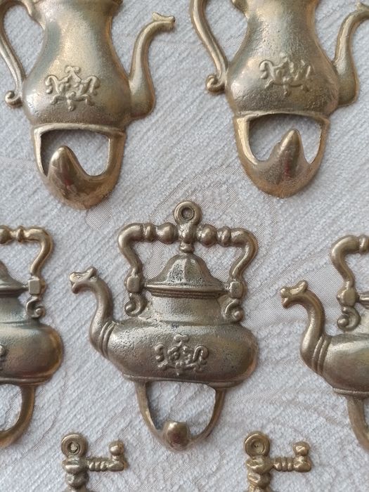 Закачалка за стена месинг