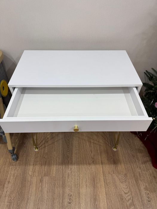 Продам туалетный стол