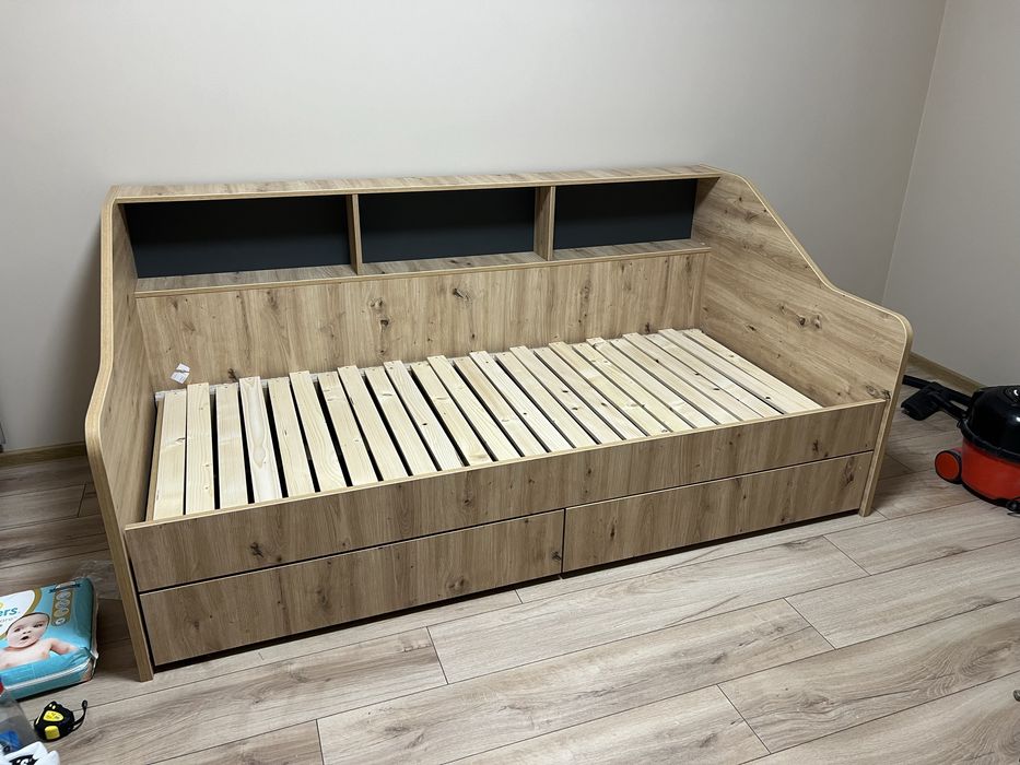 Разтегателно легло CARRYHOME с матрак