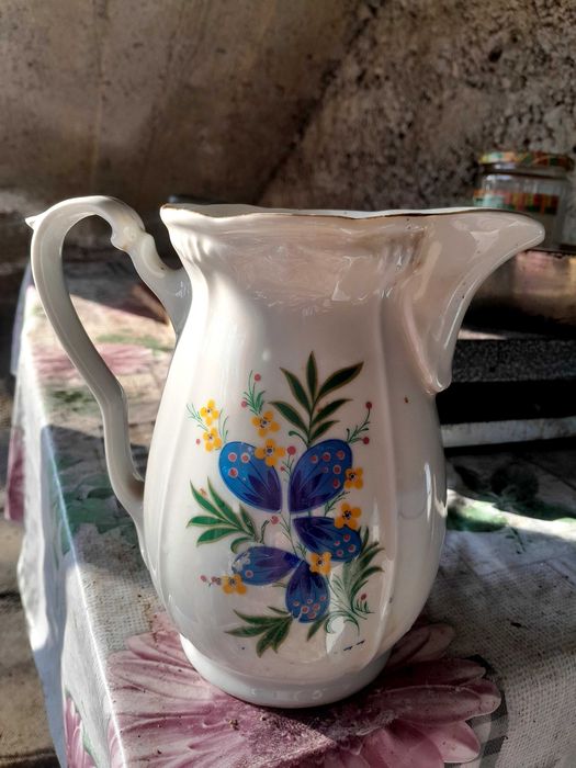 Четири кани от стар български порцелан 
цена -15лв едната