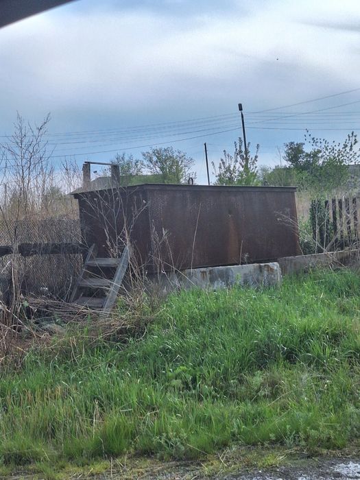 Продаётся бак 4 куба