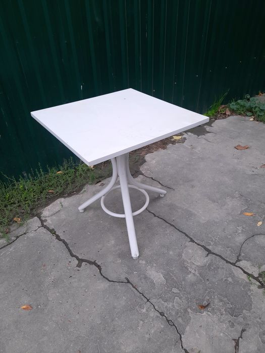 Антикварный овальный  стол.