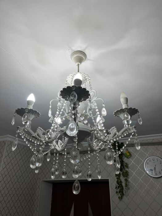 Срочно продается 4 люстры