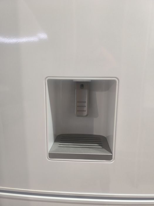 Хладилник с фризер Беко 325л