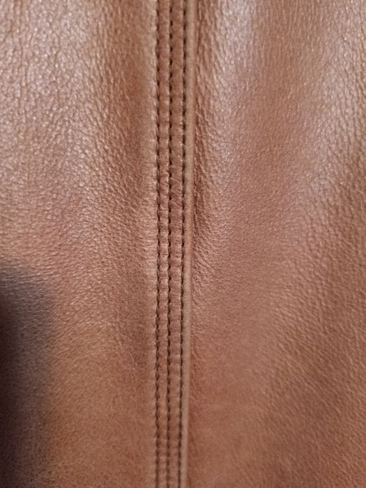 Vând geacă din piele naturala