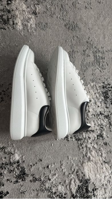 adidasi mcqueen