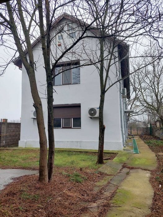 Casă de vanzare cu etaj, mansardă și garaj – curte în Dascălu, Ilfov