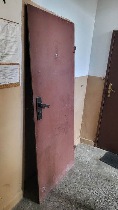 Бронирана Врата за Панелка