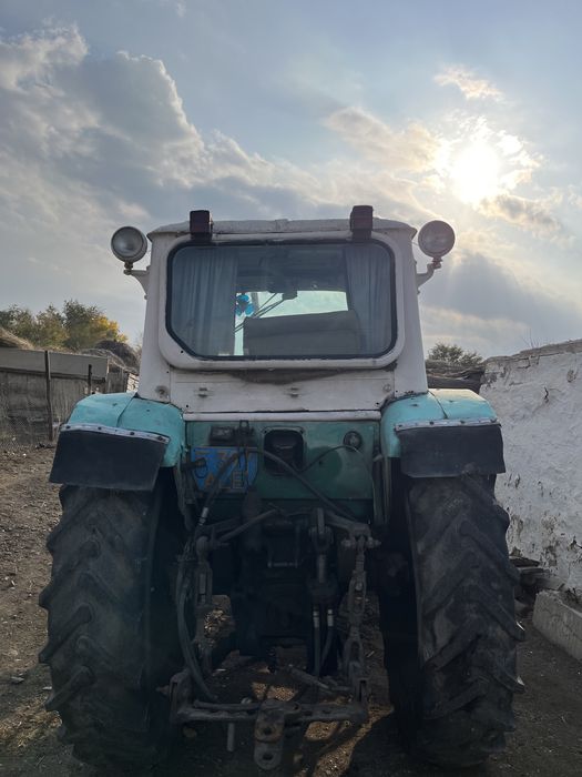 Трактор ЮМЗ-6