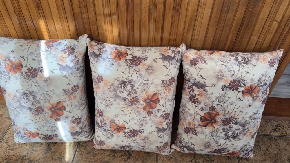 Perne decor canapea