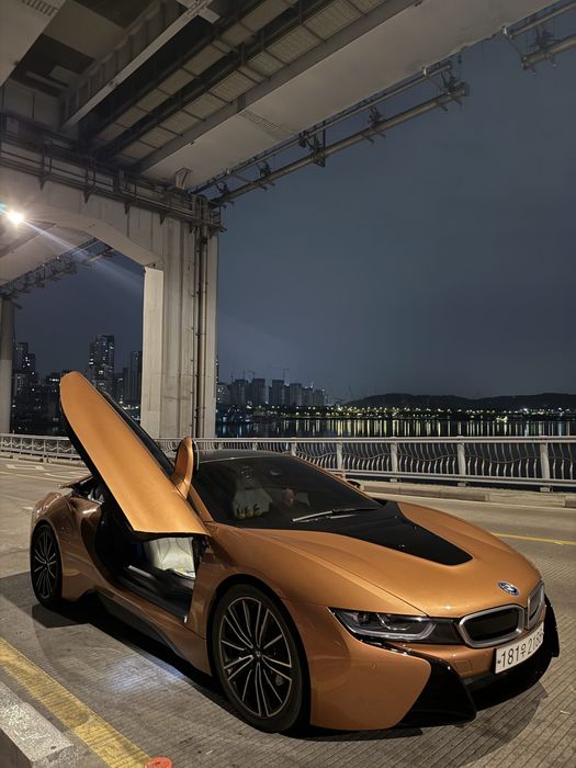 BMW i8 Coupe orange