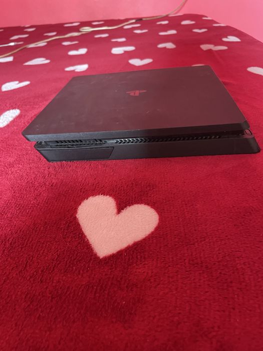 Vand ps4 in stare foarte buna