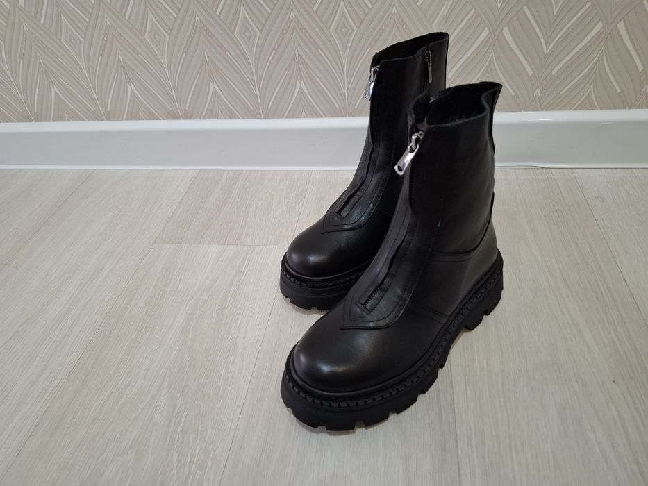 Продаются зимний обувь.