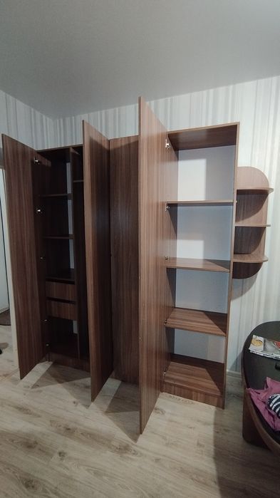 Продается шкаф вещевой