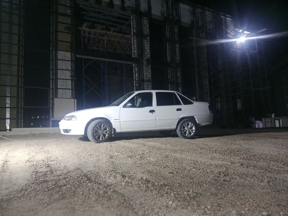 Nexia 2 holati juda yaxshi.