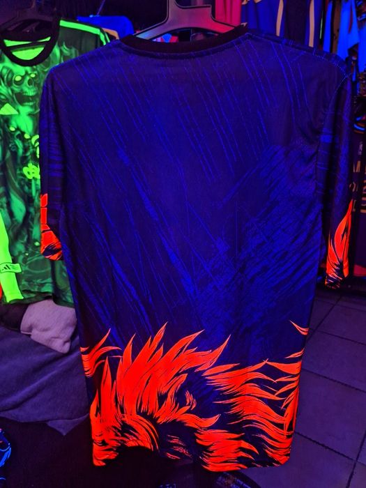 Флуоресцентна футболна фланелка на Глазгоу Рейнджърс!