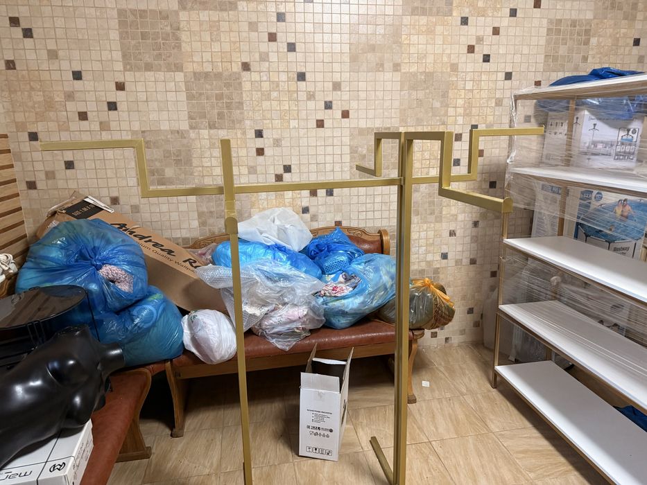 Продам стеллажи для магазина одежды !