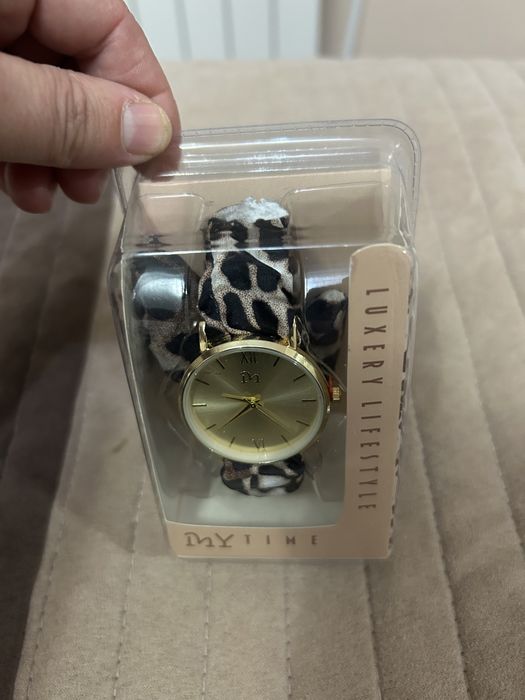 Дамски часовник чисто нов