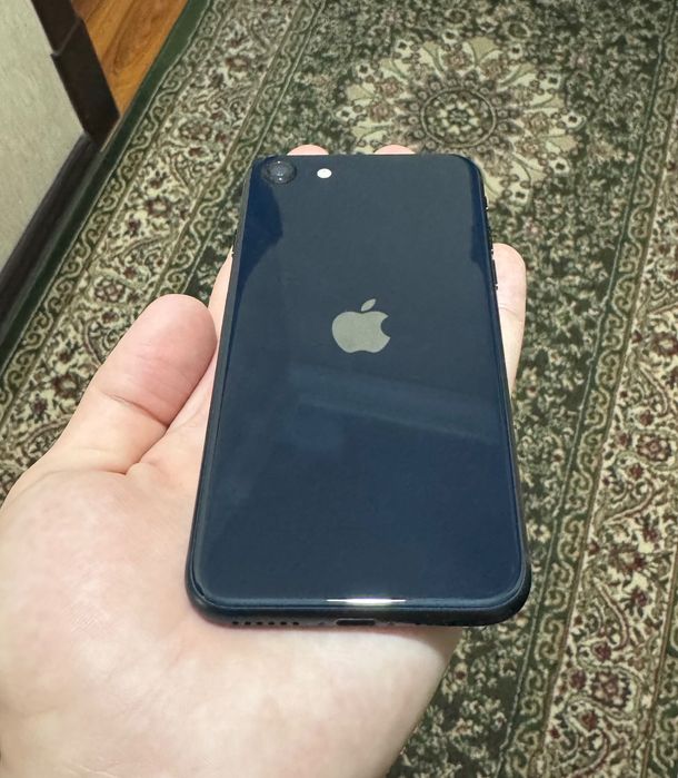 iPhone SE 3 midnight