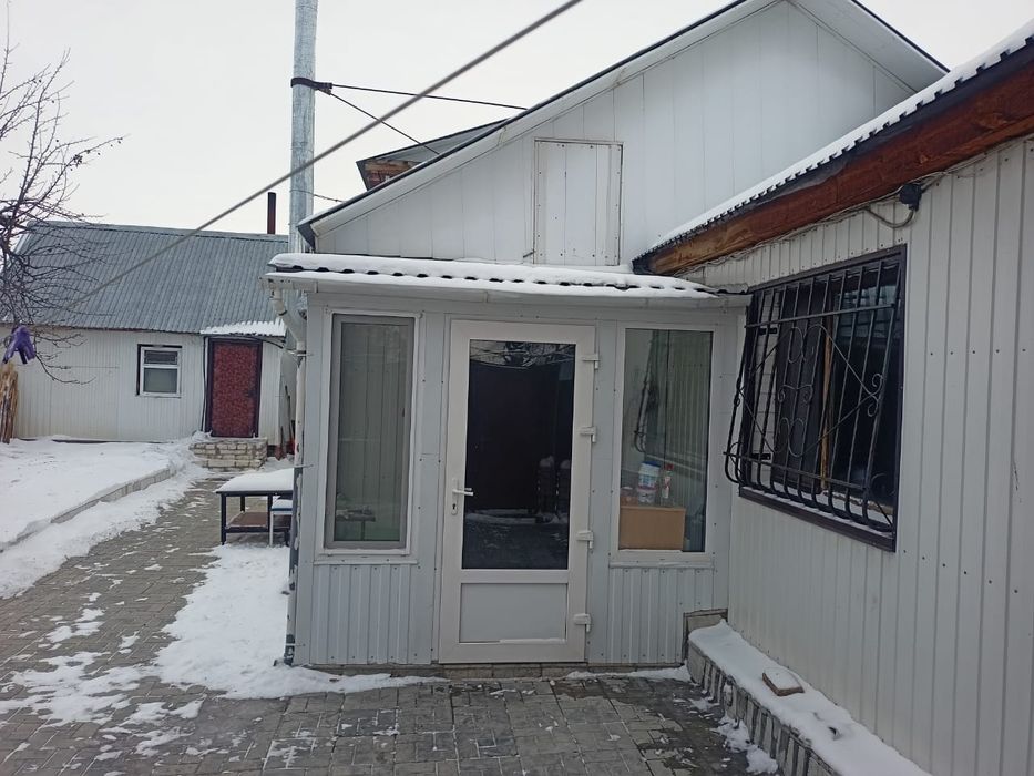 Продам двухэтажный благоустроенный дом в центре