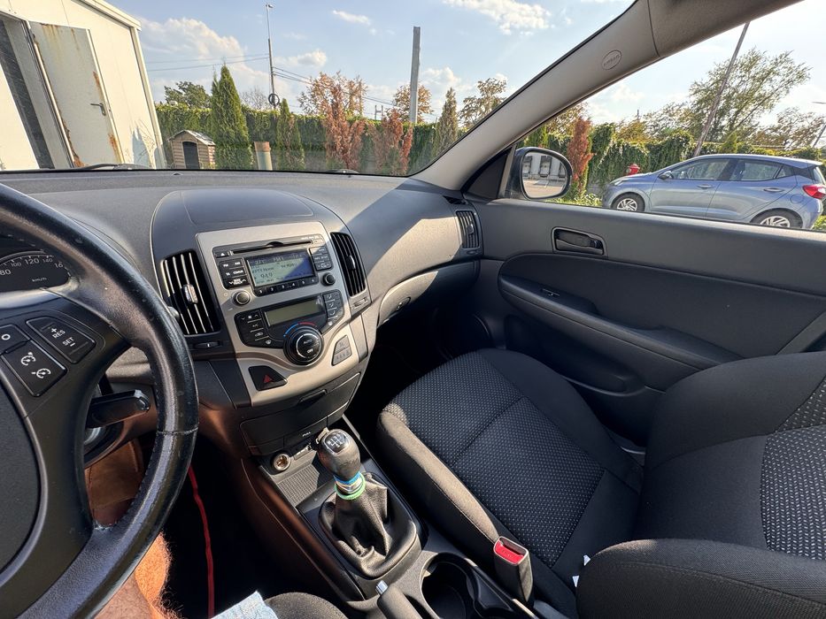Hyundai i30, 1.4 benzina tip break, foarte incapatoare! km putini!
