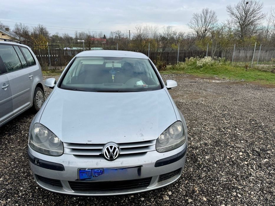 Vând golf 5 1.6Benzina