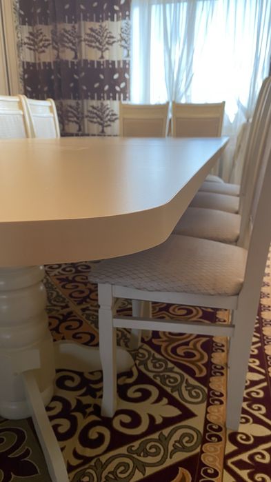 Стол для гостинной со стульями