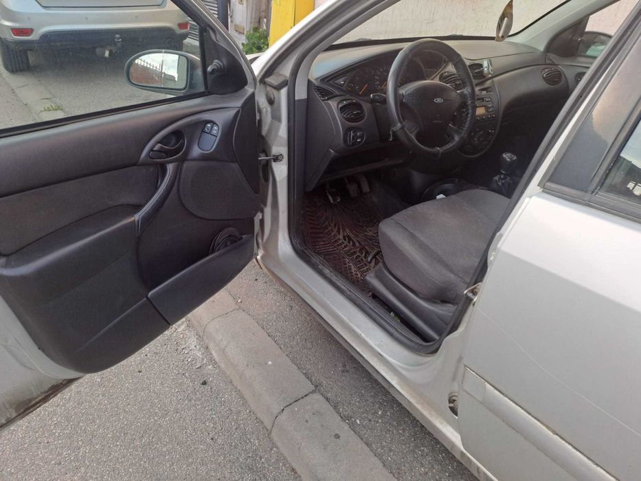 Vand sau dezmembrez ford focus 2001 diesel