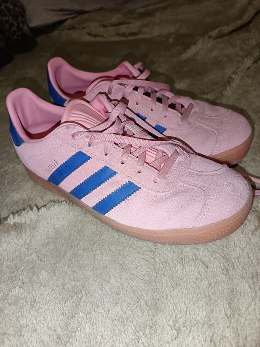Чисто нови Adidas Обувки