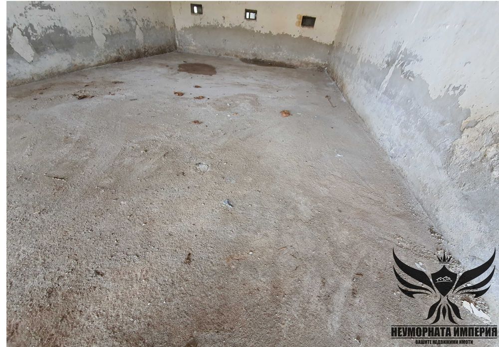 Продавам промишлено помещение(склад) с парцел 2800кв.м в гр.Асеновград