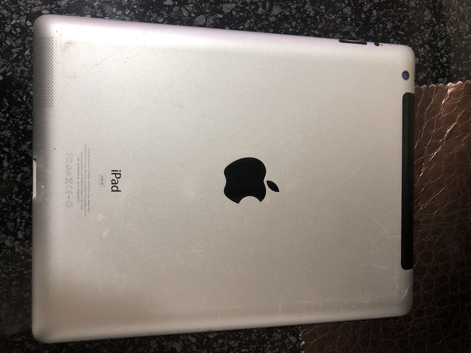 iPad Wi-Fi + Cellular (3-го поколения)