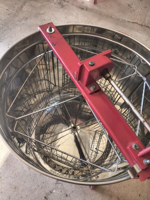 Vând centrifugă 4 rame