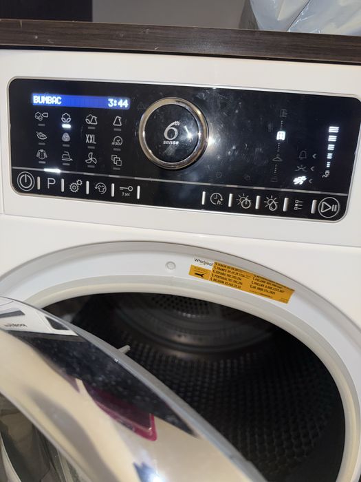 Uscător de rufe Whirlpool 9 kg – 6th Sense – stare foarte bună