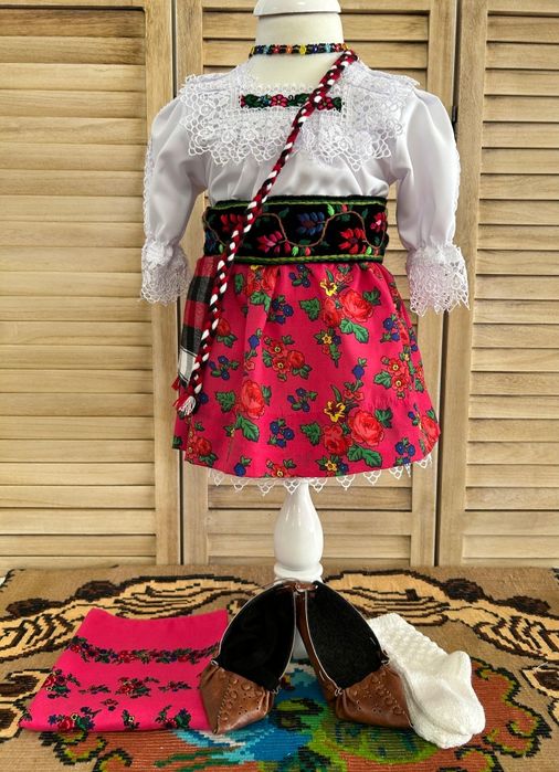 Costum popular pentru fete de Maramures