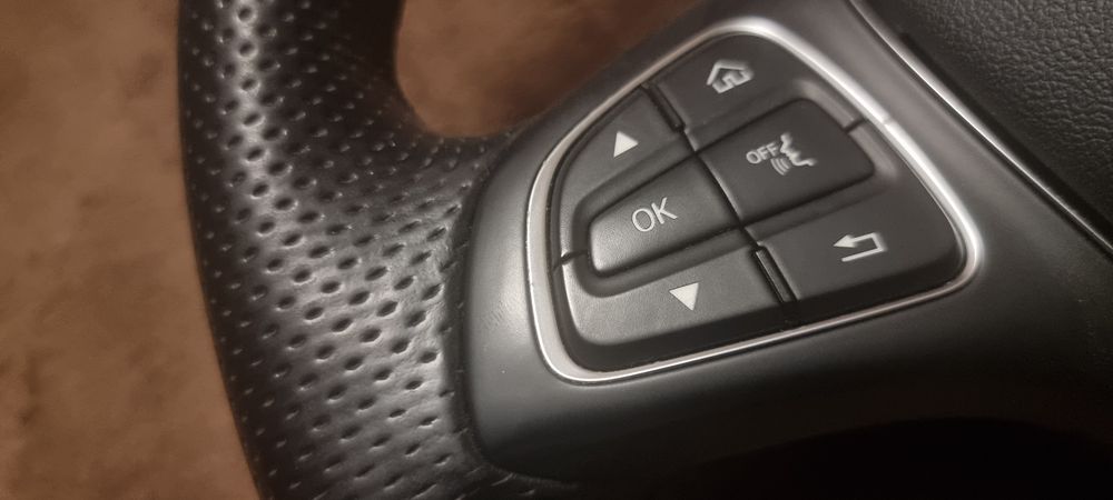 Волан от Мерцедес GLE 2017г. с пера за смяна на скоростите и вибрация.