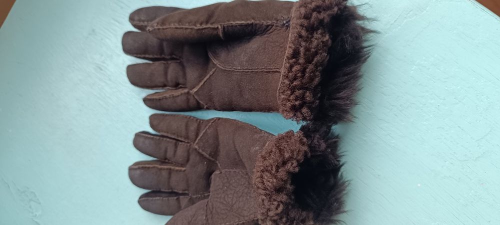 Продам женскии теплый перчатка.